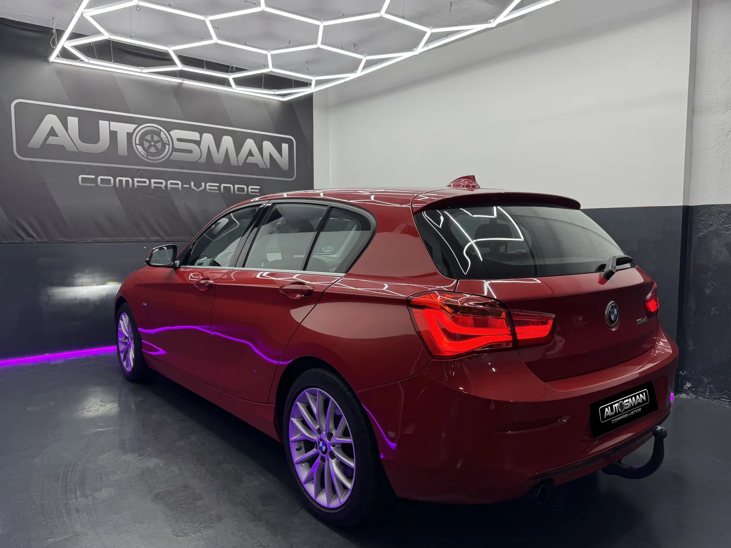 BMW Serie 1 118d 2017 Diésel Rojo - Imagen 6 de 33